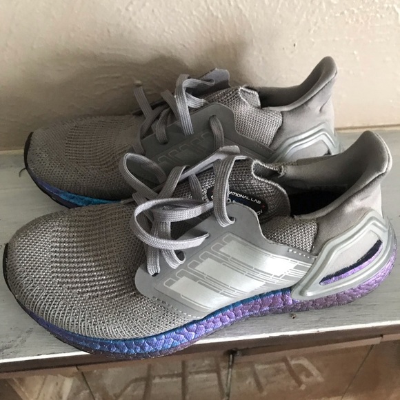 Gray youth size adidas ultra boost - Picture 1 of 2